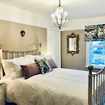 The Pirate's Palace, - Elegant, Comfy, Fun * Whitby