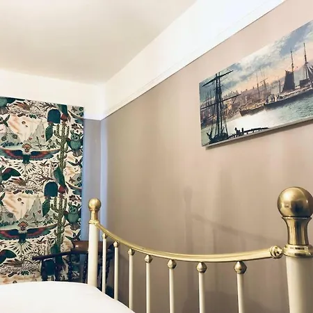 The Pirate's Palace, - Elegant, Comfy, Fun 펜션 휫비