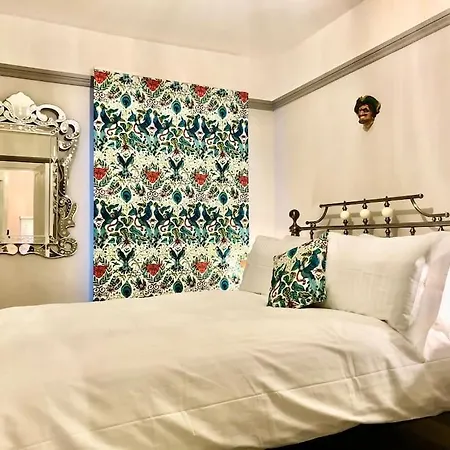 펜션 The Pirate's Palace, - Elegant, Comfy, Fun 휫비