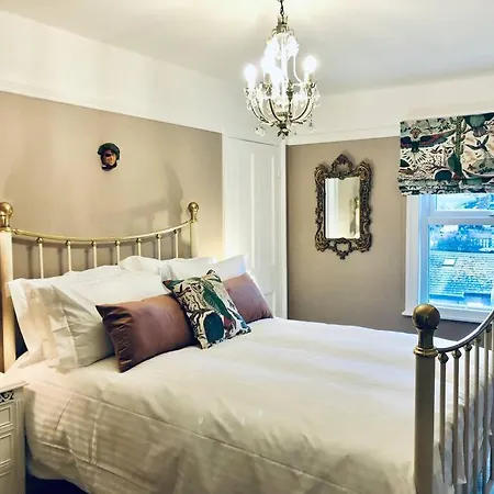 The Pirate's Palace, - Elegant, Comfy, Fun * 휫비