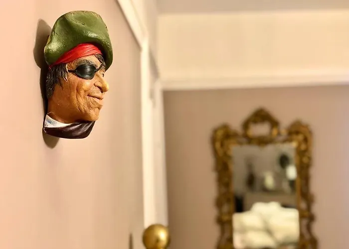 The Pirate's Palace, - Elegant, Comfy, Fun Ferienhaus *