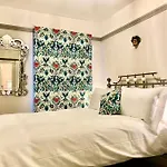 Nyaraló The Pirate's Palace, - Elegant, Comfy, Fun Whitby