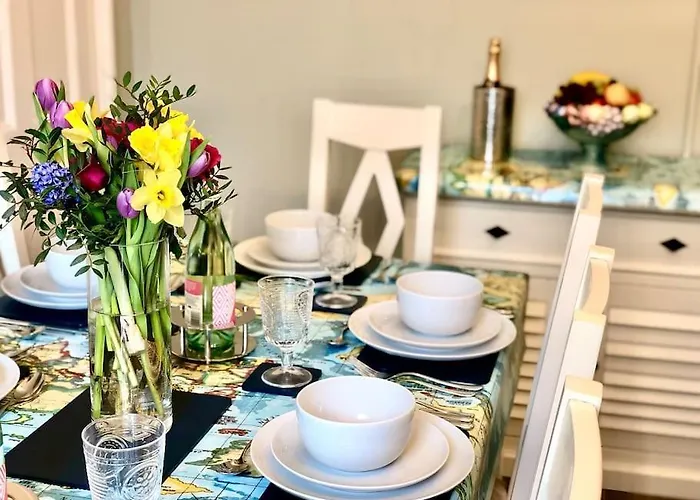 The Pirate's Palace, - Elegant, Comfy, Fun *