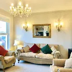 The Pirate's Palace, - Elegant, Comfy, Fun Holiday home Whitby