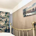 The Pirate's Palace, - Elegant, Comfy, Fun Holiday home Whitby