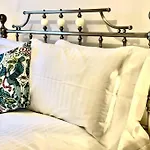 The Pirate's Palace, - Elegant, Comfy, Fun Holiday home
